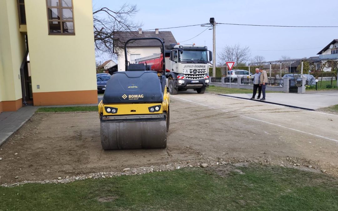 Radovi na župnom parkiralištu u Hlapičini – radove u cijelosti financira grad Mursko Središće.