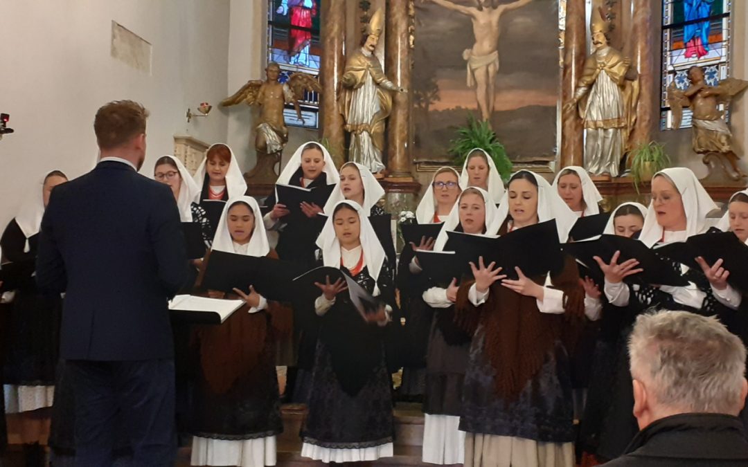 Održan je korizmeni koncert – KRIŽU SVETOM ( koncert hrvatskih korizmenih napjeva i pjesama ).