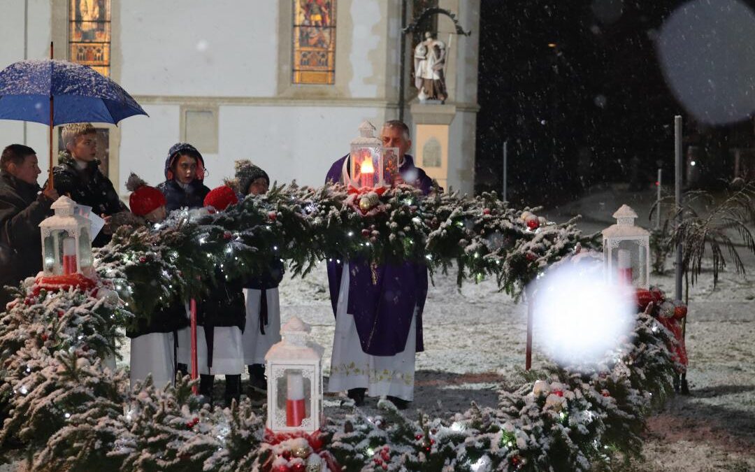 Upaljena 1. adventska svijeća 2023.