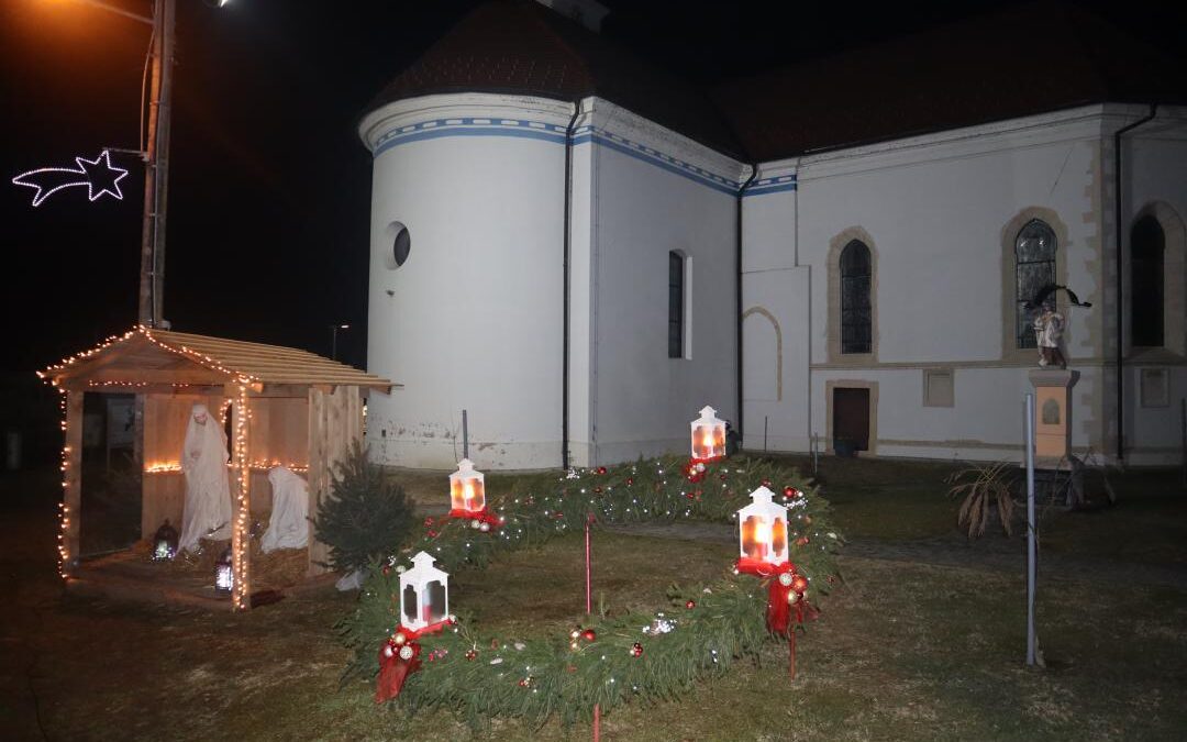 Na adventskom vijencu u centru Svetog Martina na Muri ove je subote upaljena još jedna svijeća.