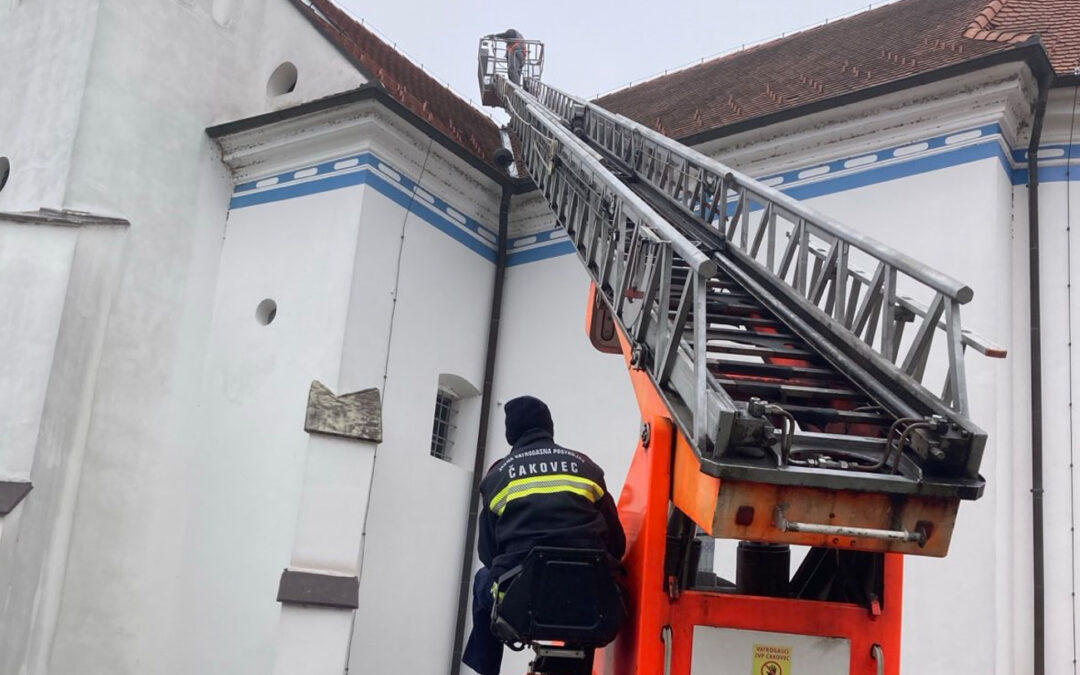 Popravak oštećenja na krovu župne crkve