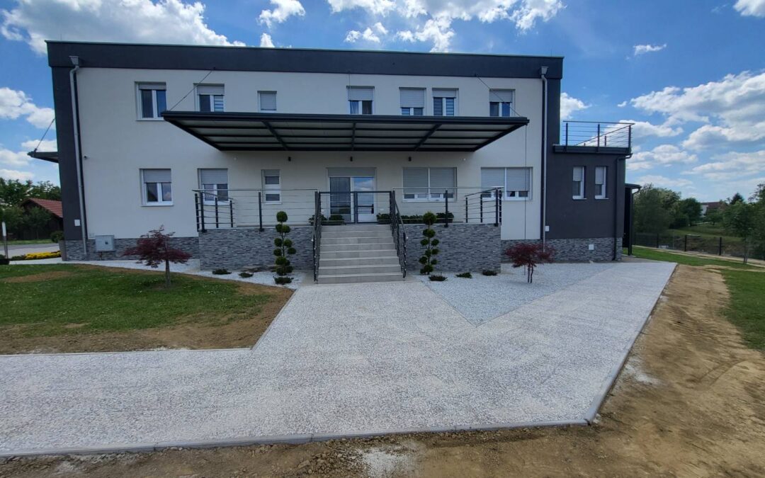 Uređenje župnog parka u dvorištu župe