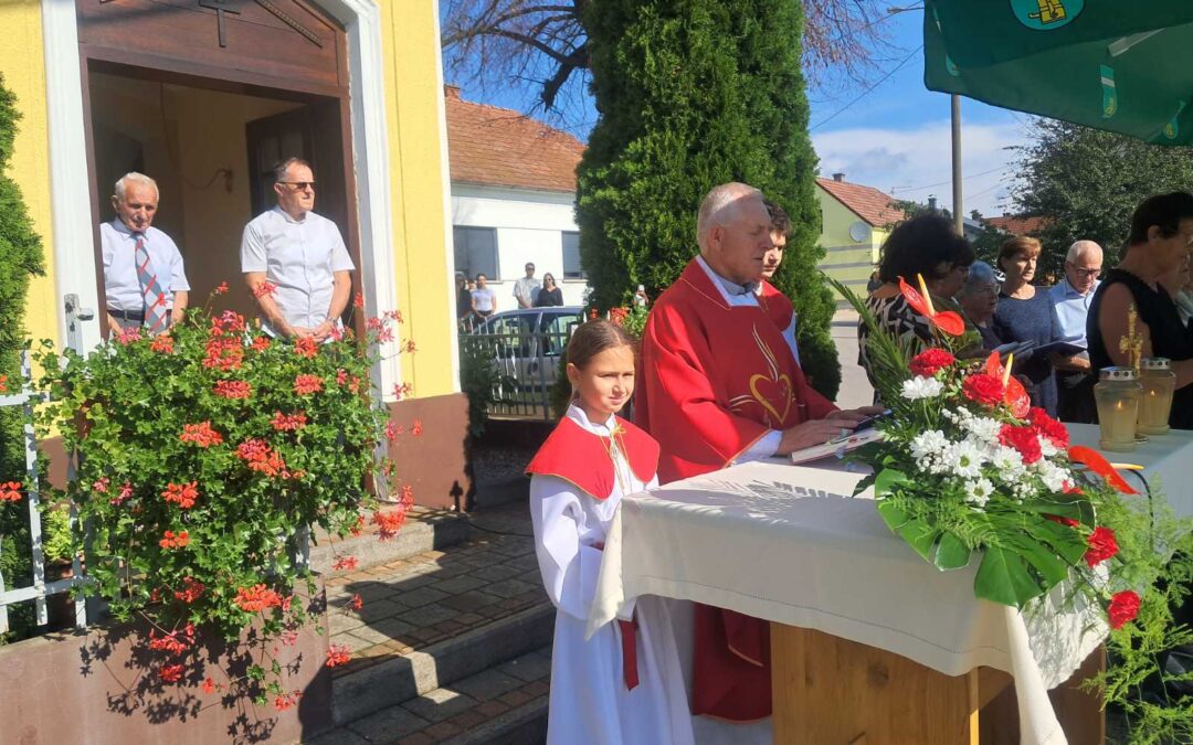 Sveta Misa kod kapele u Hlapičini