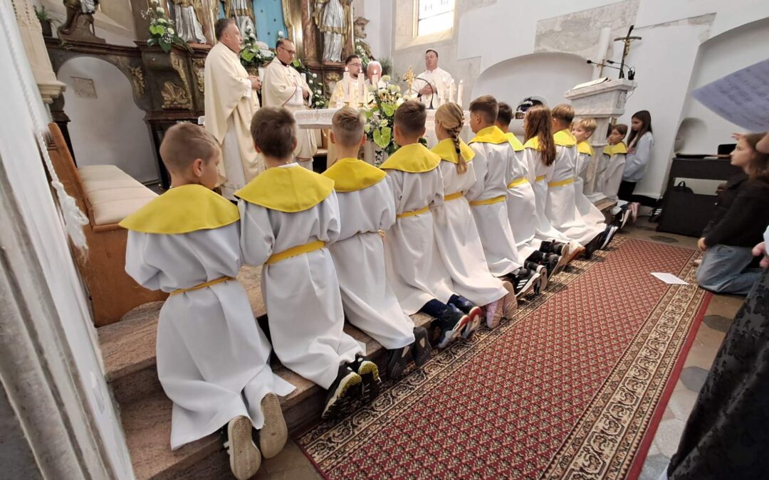 Misa i župno klanjanje za pokojne župnike i svećenike naše župe