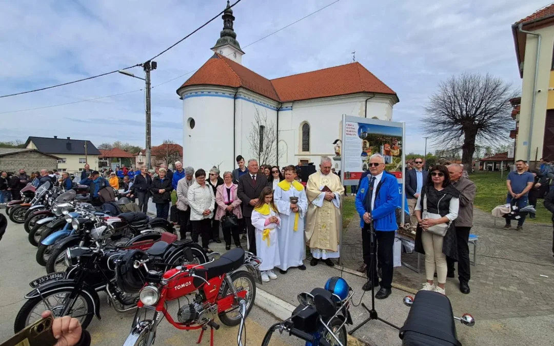 Uskrsni ponedjeljak održana je sveta misa, nakon koje je uslijedio blagoslov vozila i vozača